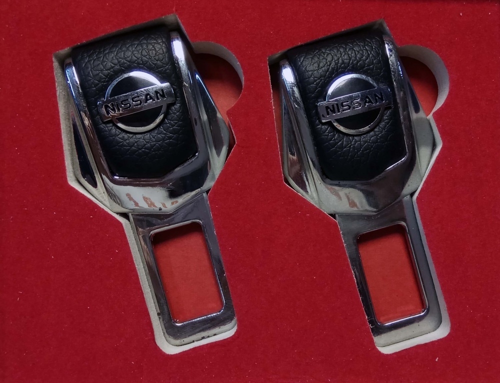 

Заглушка ремня безопасности Lion с логотипом NISSAN металл + кожа, Серый;черный