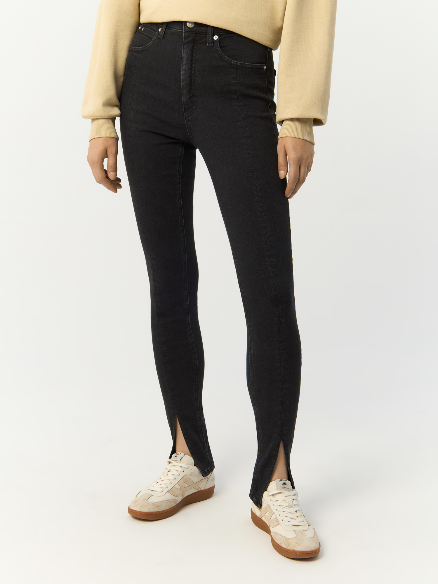 

Джинсы женские Calvin Klein Jeans J20J223715 черные 29/32, Черный, J20J223715