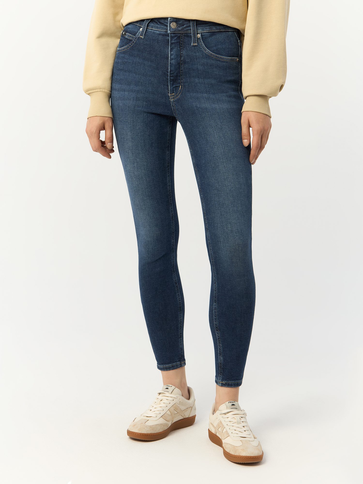 

Джинсы женские Calvin Klein Jeans J20J223650 синие 32, Синий, J20J223650