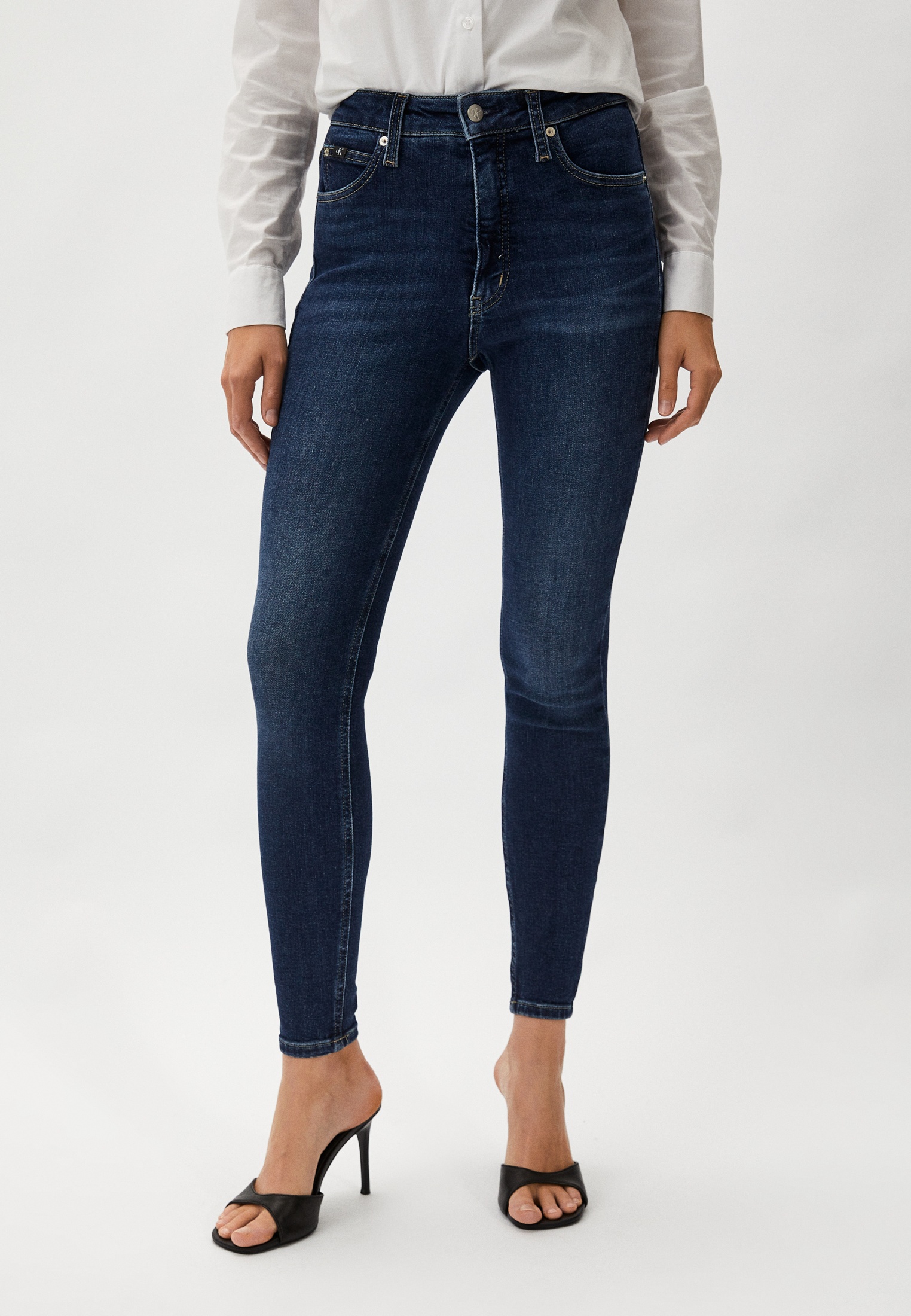 Джинсы Calvin Klein Jeans для женщин деним-1BJ размер 32NI J20J223650 13062₽