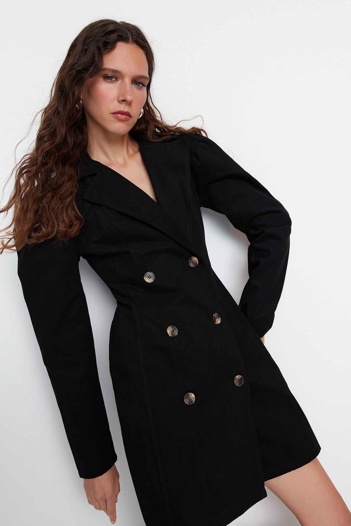 

Платье женское Trendyol TWOAW22EL1352 черное 36, TWOAW22EL1352