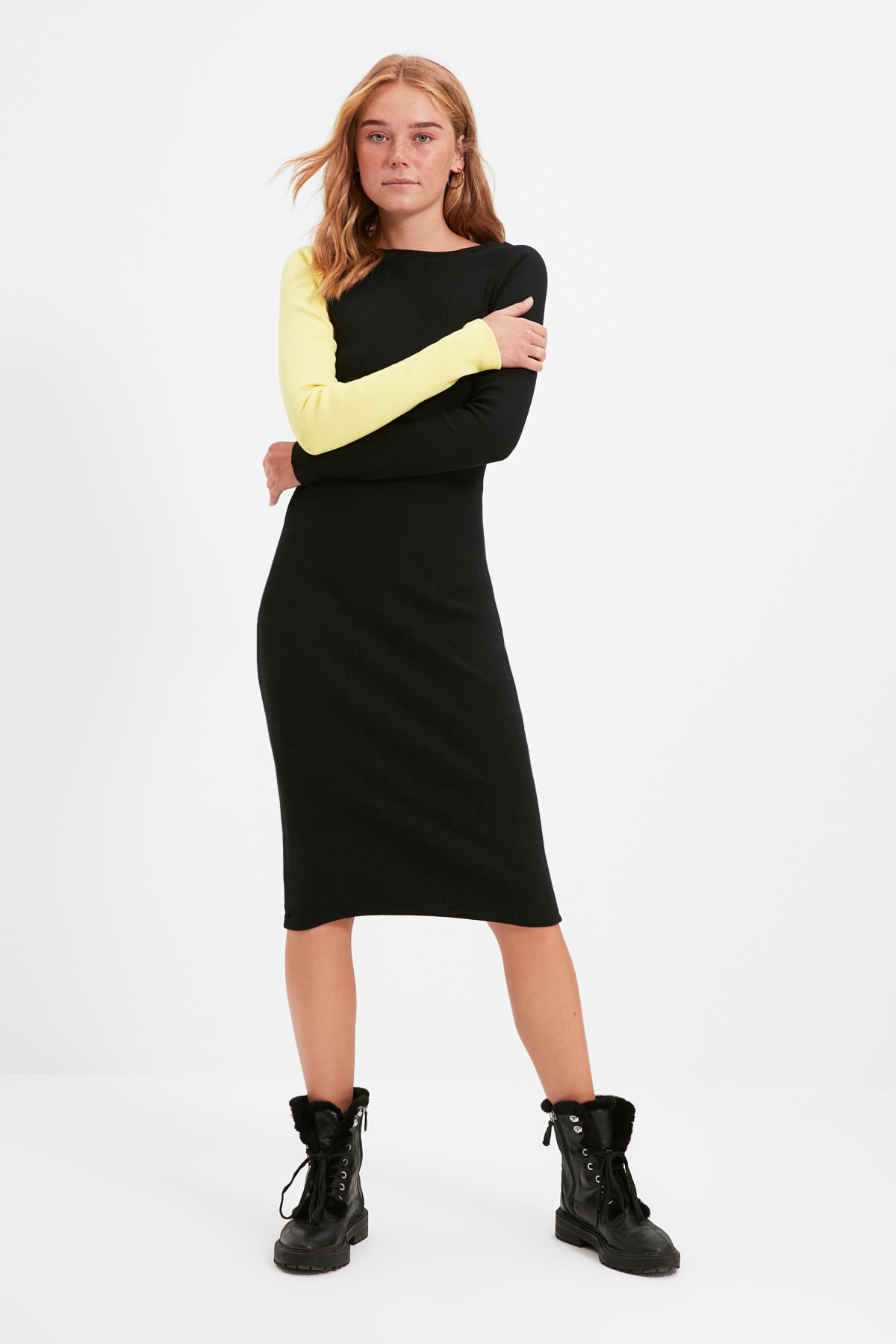 

Платье женское Trendyol TWOAW22EL1074 черное M, Черный, TWOAW22EL1074