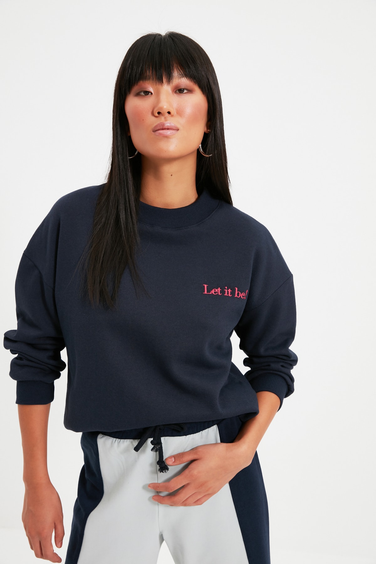 

Свитшот женский Trendyol TWOAW21SW1061 синий M, TWOAW21SW1061
