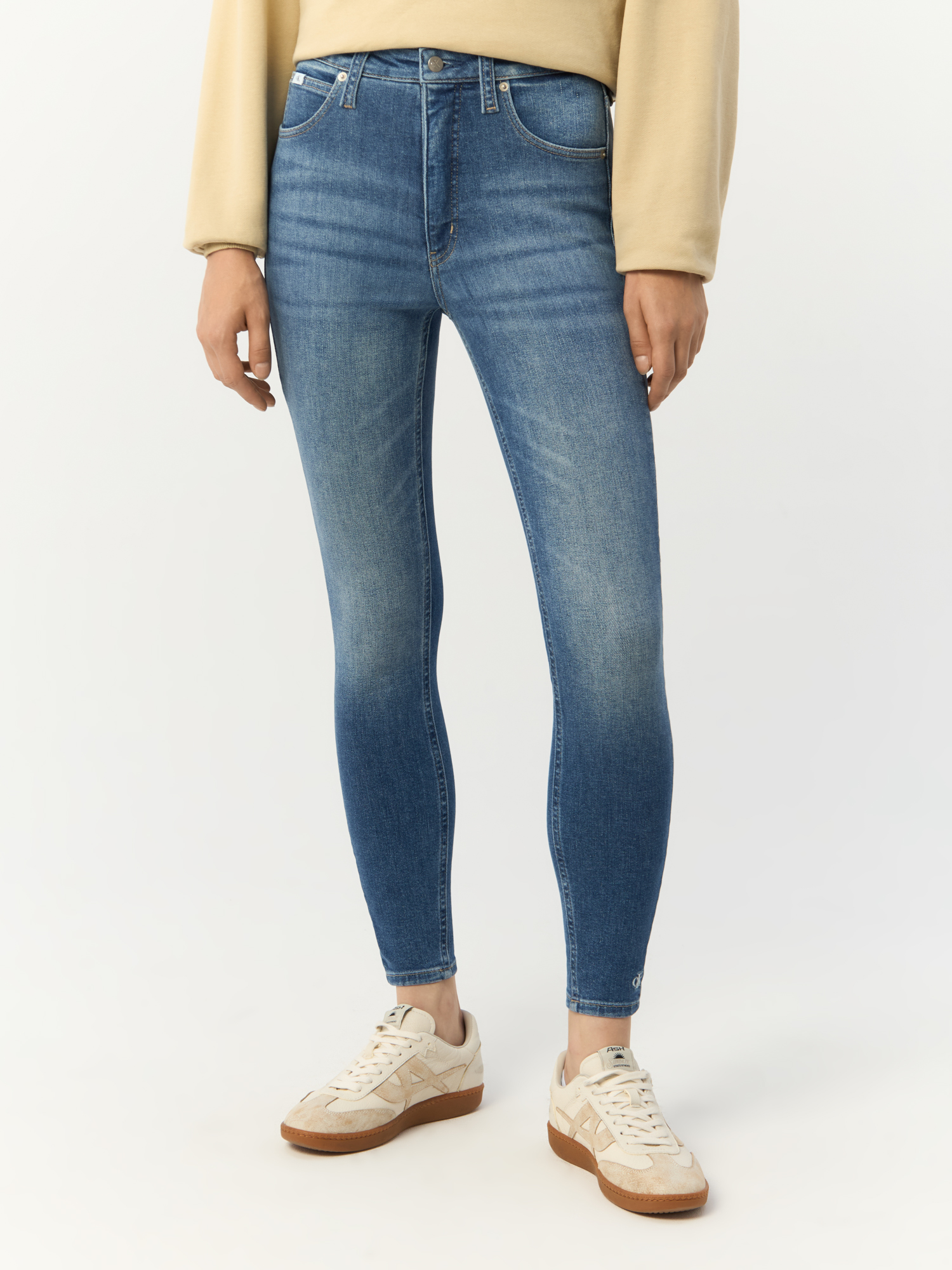 

Джинсы женские Calvin Klein Jeans J20J223651 синие 32, Синий, J20J223651