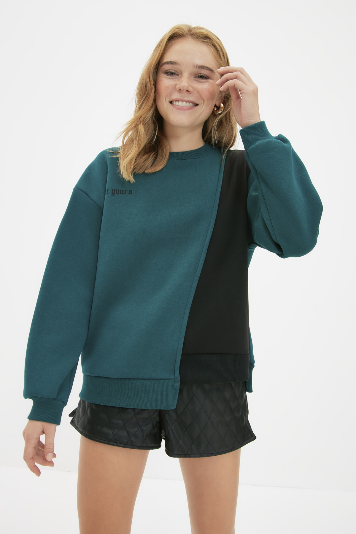 

Свитшот женский Trendyol TWOAW21SW0150 синий L, TWOAW21SW0150