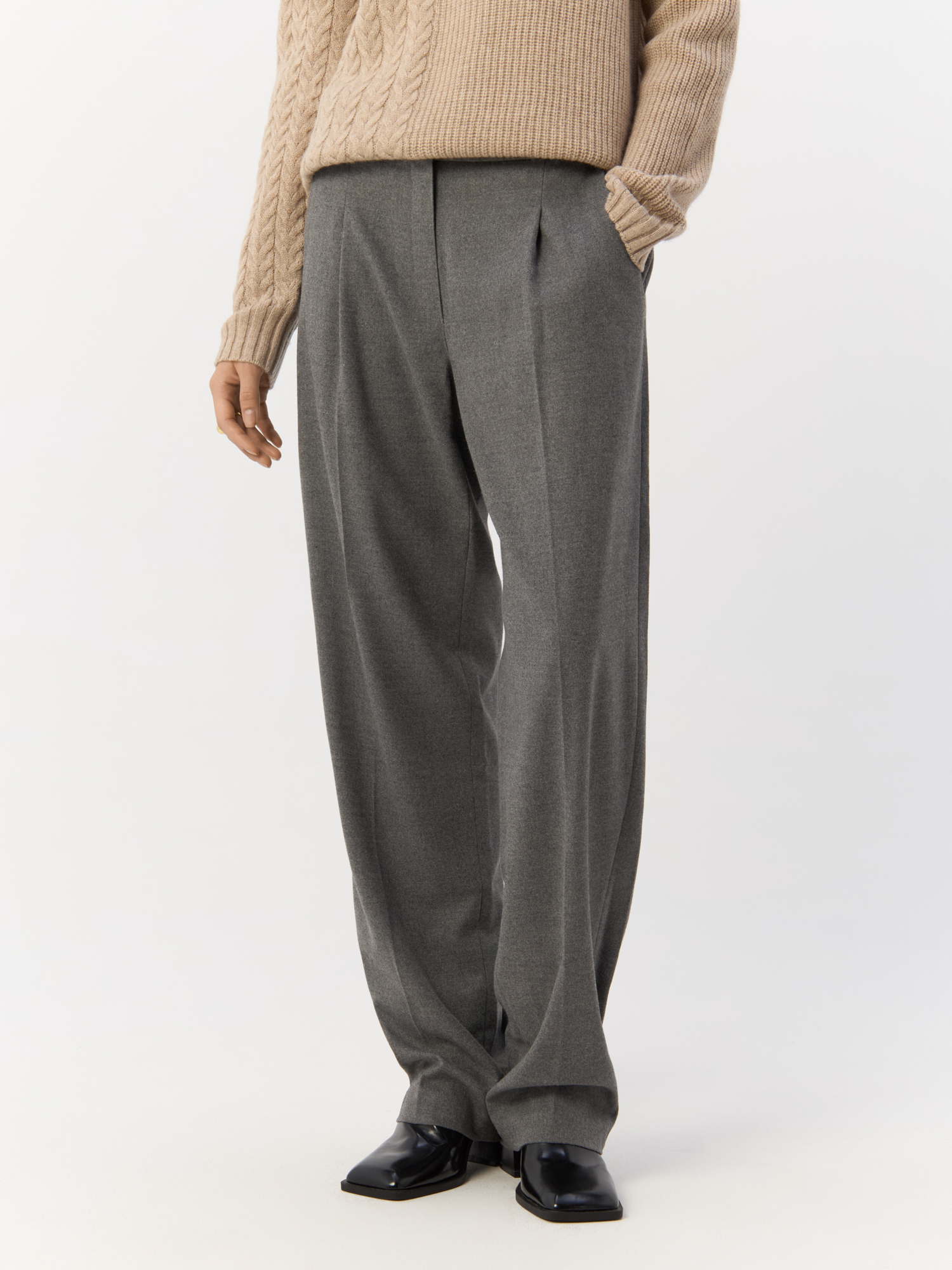 

Брюки женские Gerry Weber 122038-66375-204620-42R серые 42, Серый, 122038-66375