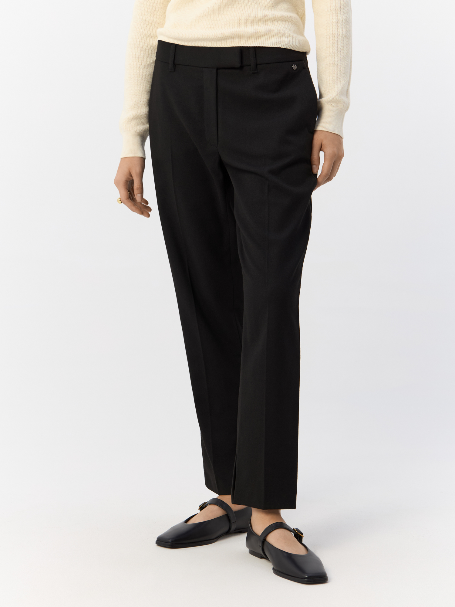

Брюки женские Gerry Weber 122059-66375-11000-34R черные 34, Черный, 122059-66375