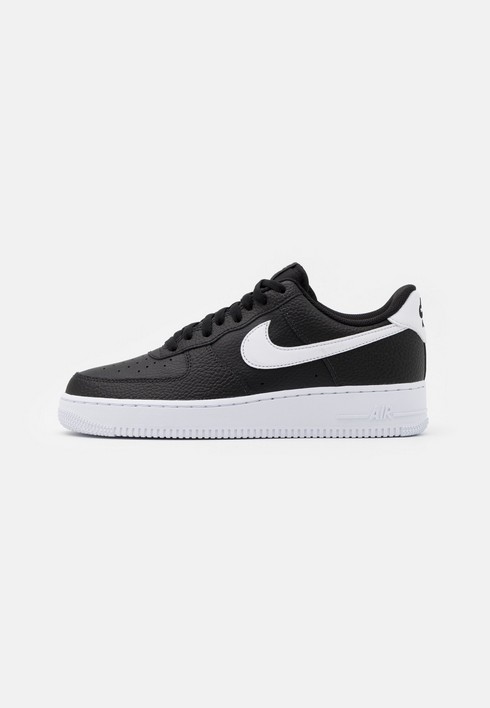 

Кеды мужские Nike Air Force 1 '07 черные 39 EU (доставка из-за рубежа), Черный, Air Force 1 '07