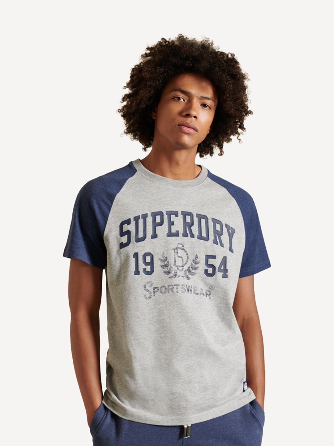 

Футболка мужская Superdry T&F RAGLAN TEE серая XL, T&F RAGLAN TEE