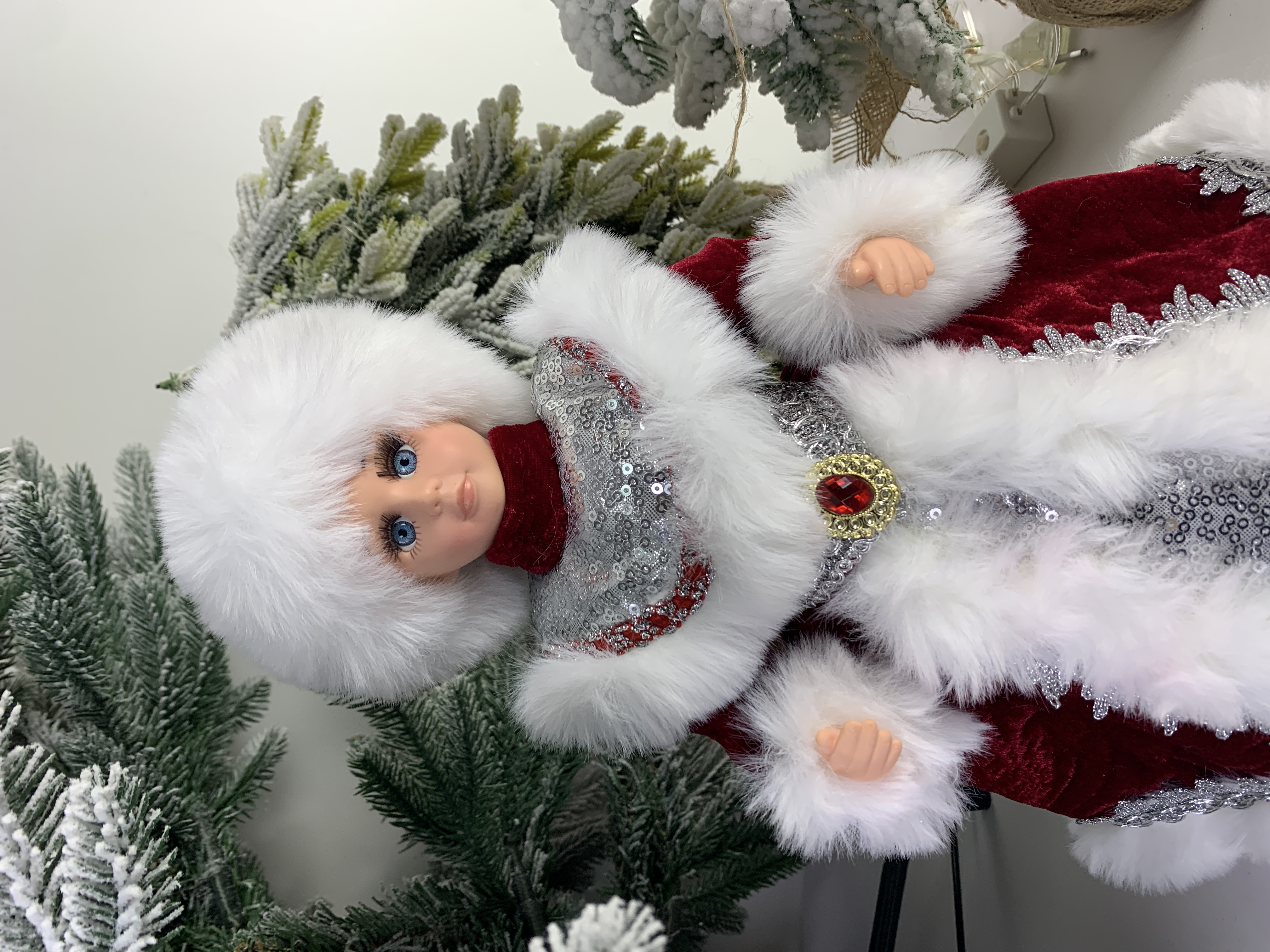 

Снегурочка с тайником для конфет Merry Christmas в бардовой шубе 20х35 см, Красный