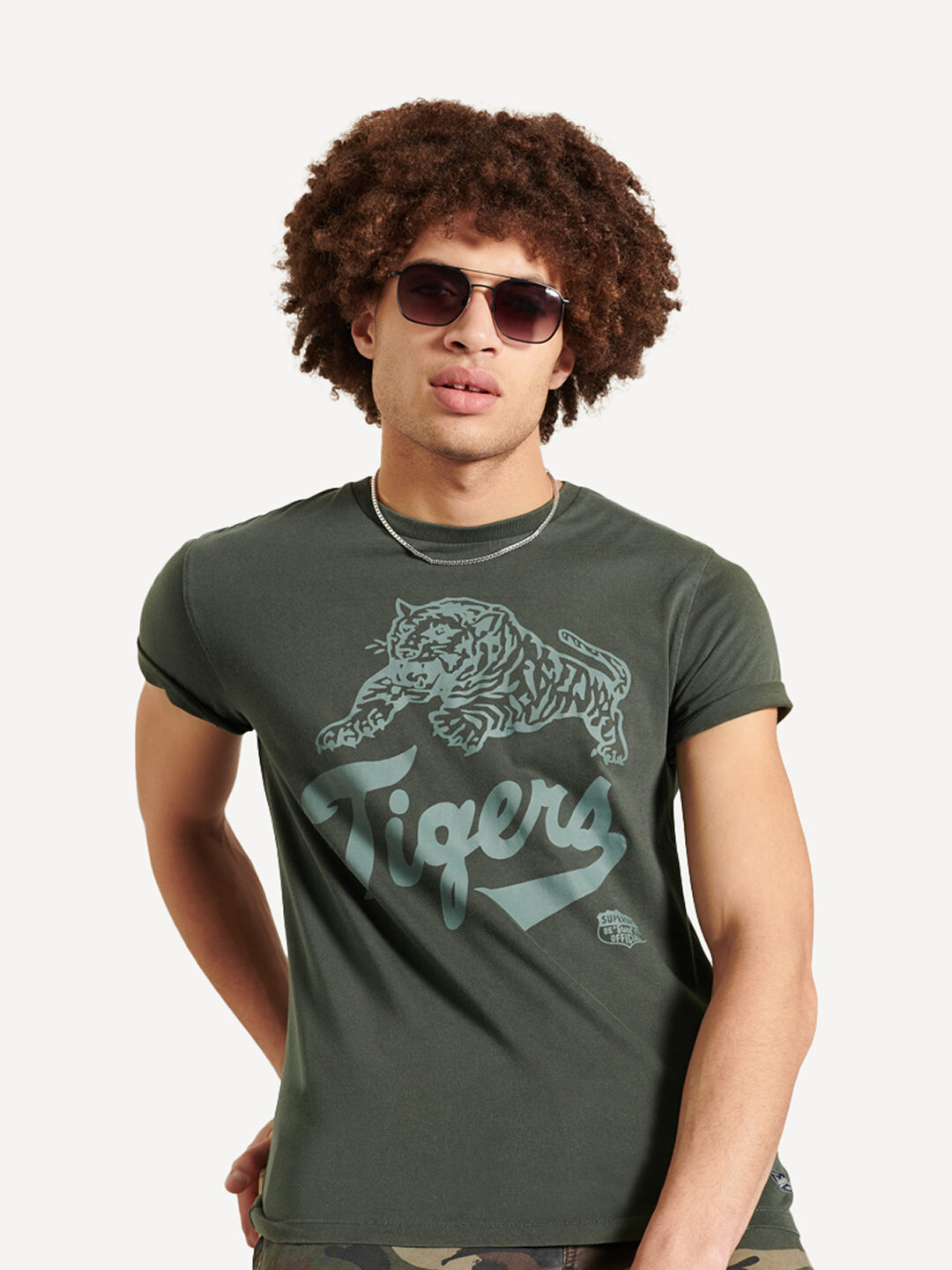 

Футболка мужская Superdry OVERDYE COLLEGIATE STATE TEE зеленая M, OVERDYE COLLEGIATE STATE TEE