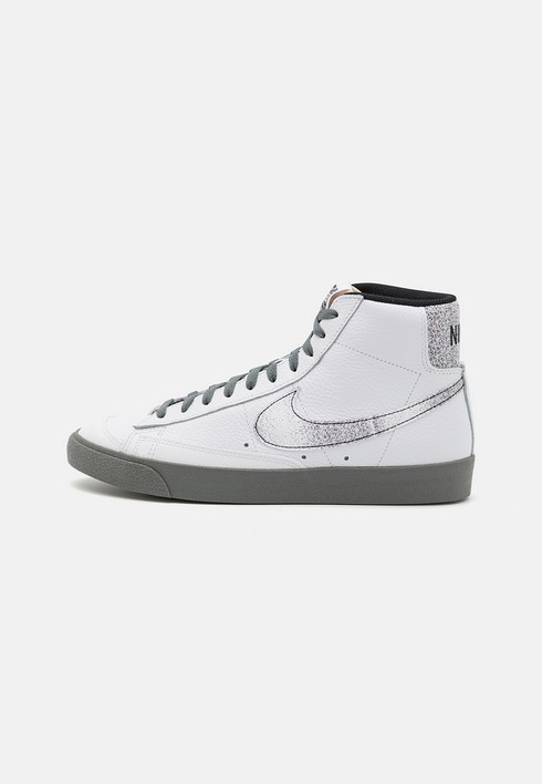 

Кеды мужские Nike Blazer Mid '77 белые 44.5 EU (доставка из-за рубежа), Белый, Blazer Mid '77