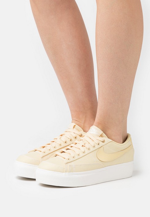 

Кеды женские Nike Blazer Low Platform желтые 38.5 EU (доставка из-за рубежа), Желтый, Blazer Low Platform