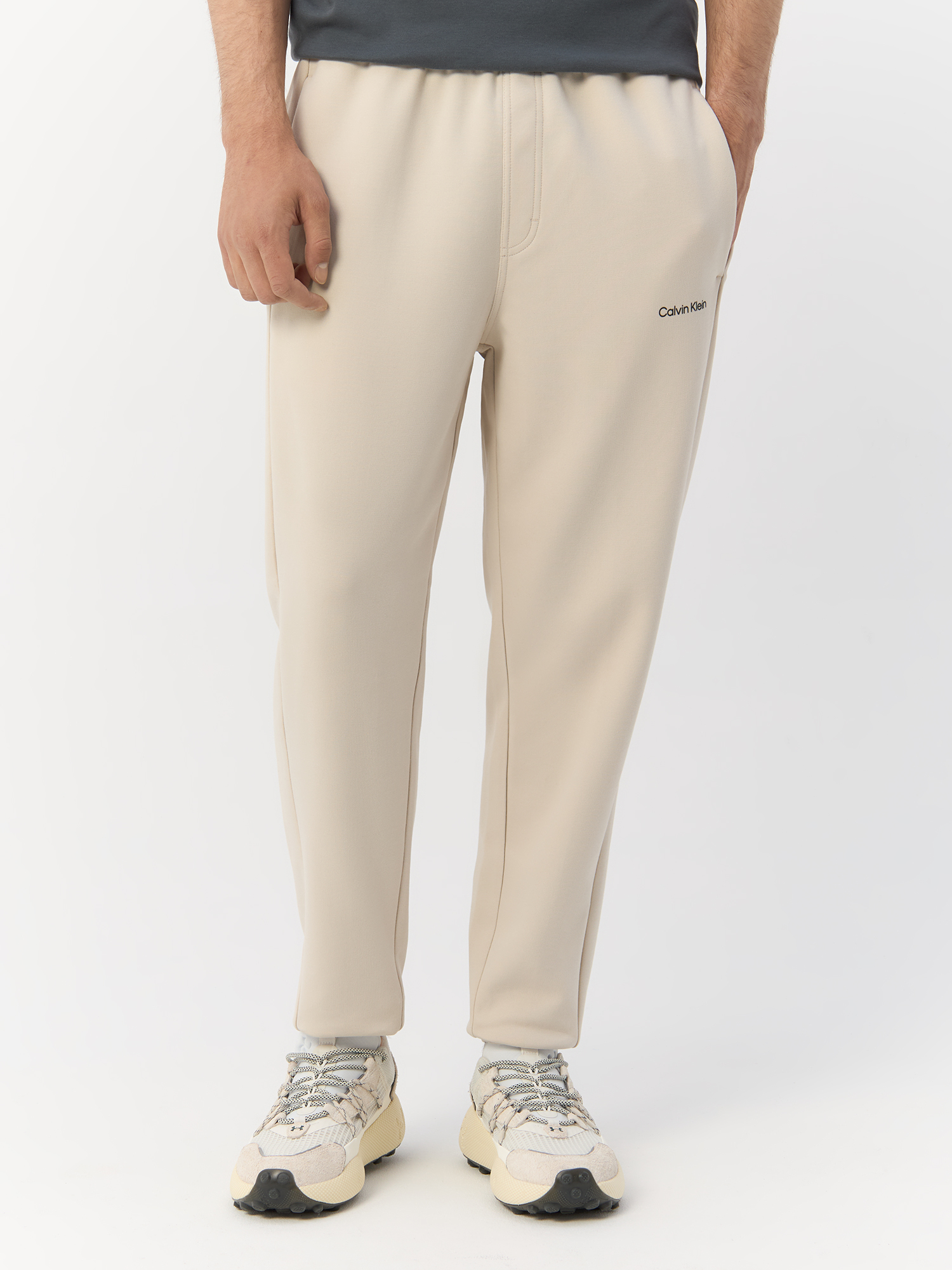 Спортивные брюки мужские Calvin Klein K10K109940 бежевые XL 12990₽