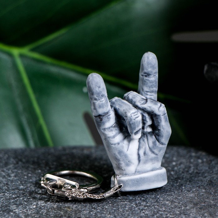 фото Брелок "жест руки" 5см, микс сувениры из мраморной крошки