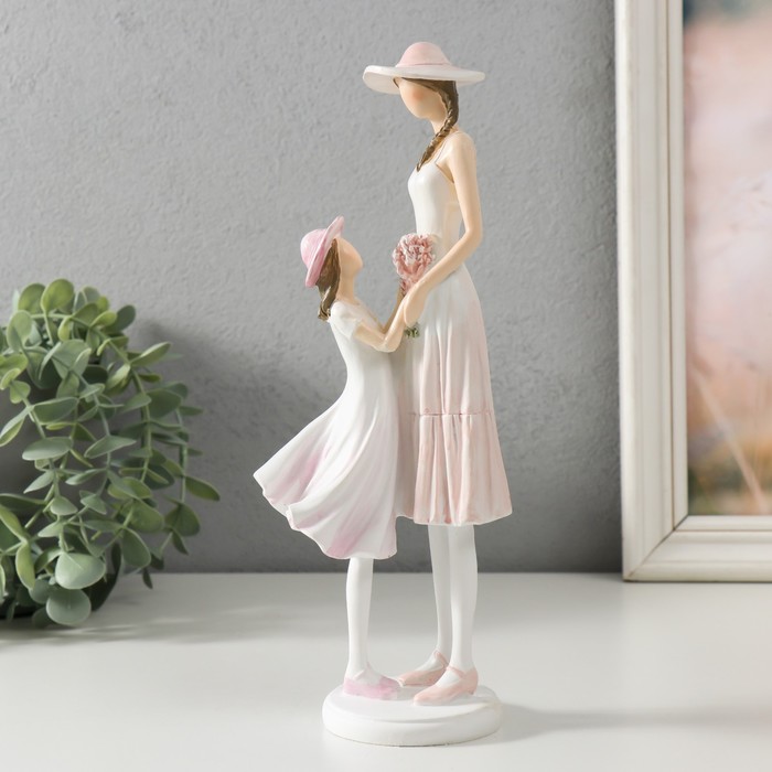 

Сувенир "Мама с дочкой в шляпках" 9,5х7,5х26 см, Бежевый;белый;розовый