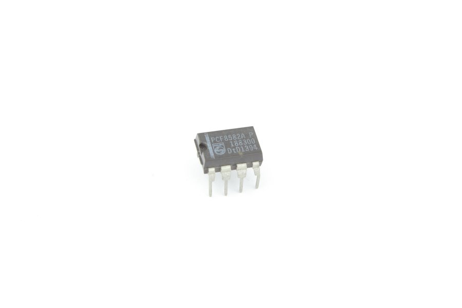 

Микросхема PCF8582A