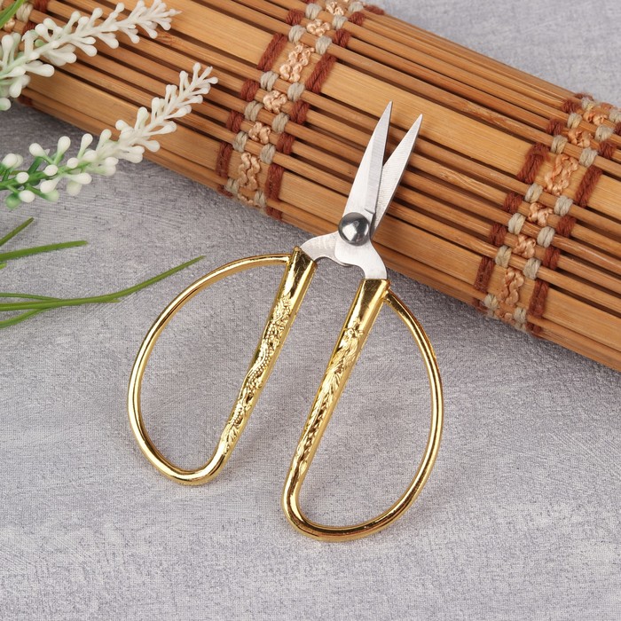 Ножницы для кройки и шитья Арт Узор универсальные, скошенное лезвие, 8,5 см, цвет золотой