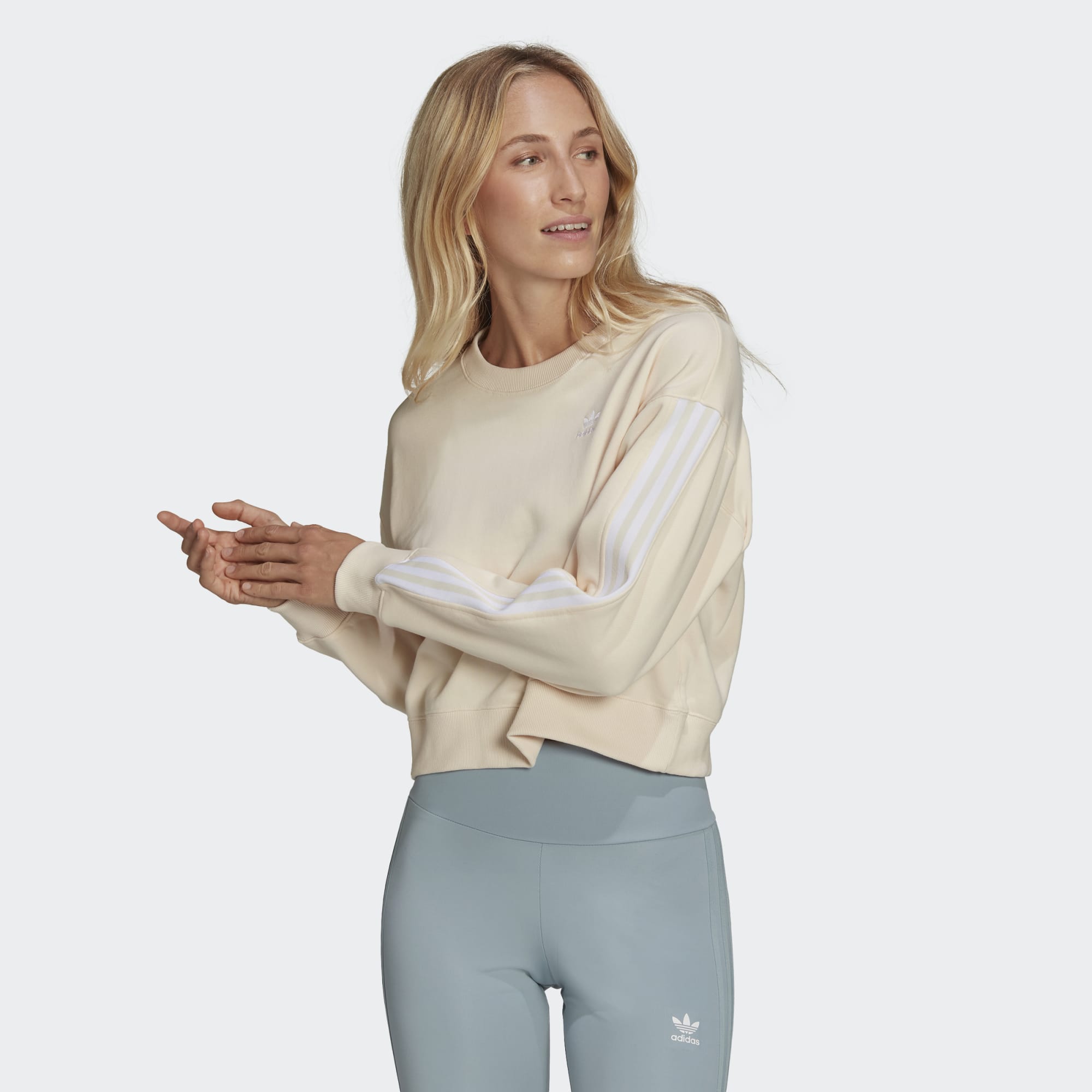 

Свитшот женский Adidas HC2049 белый 34 EU, HC2049