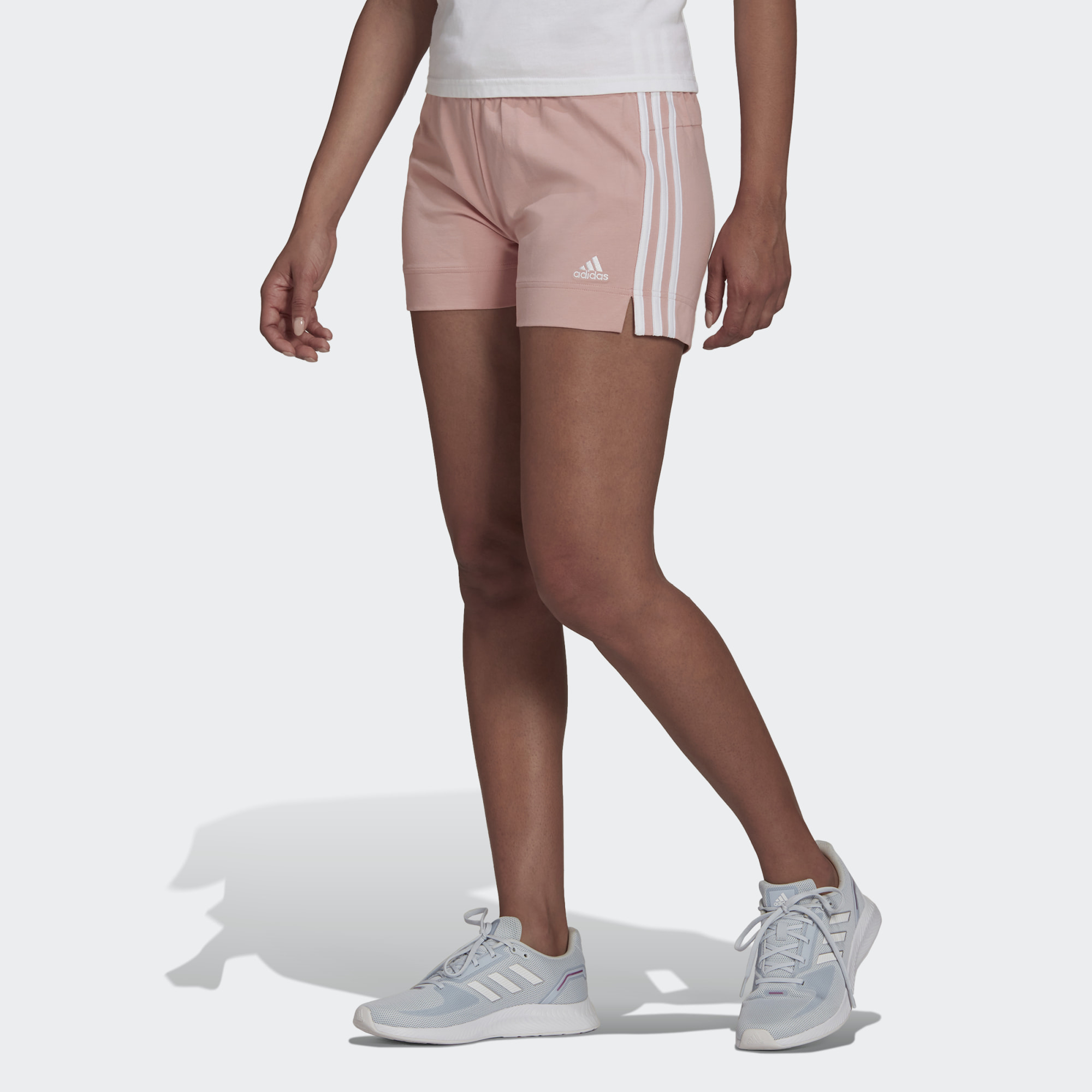 

Шорты женские Adidas HD1809 фиолетовые L, HD1809