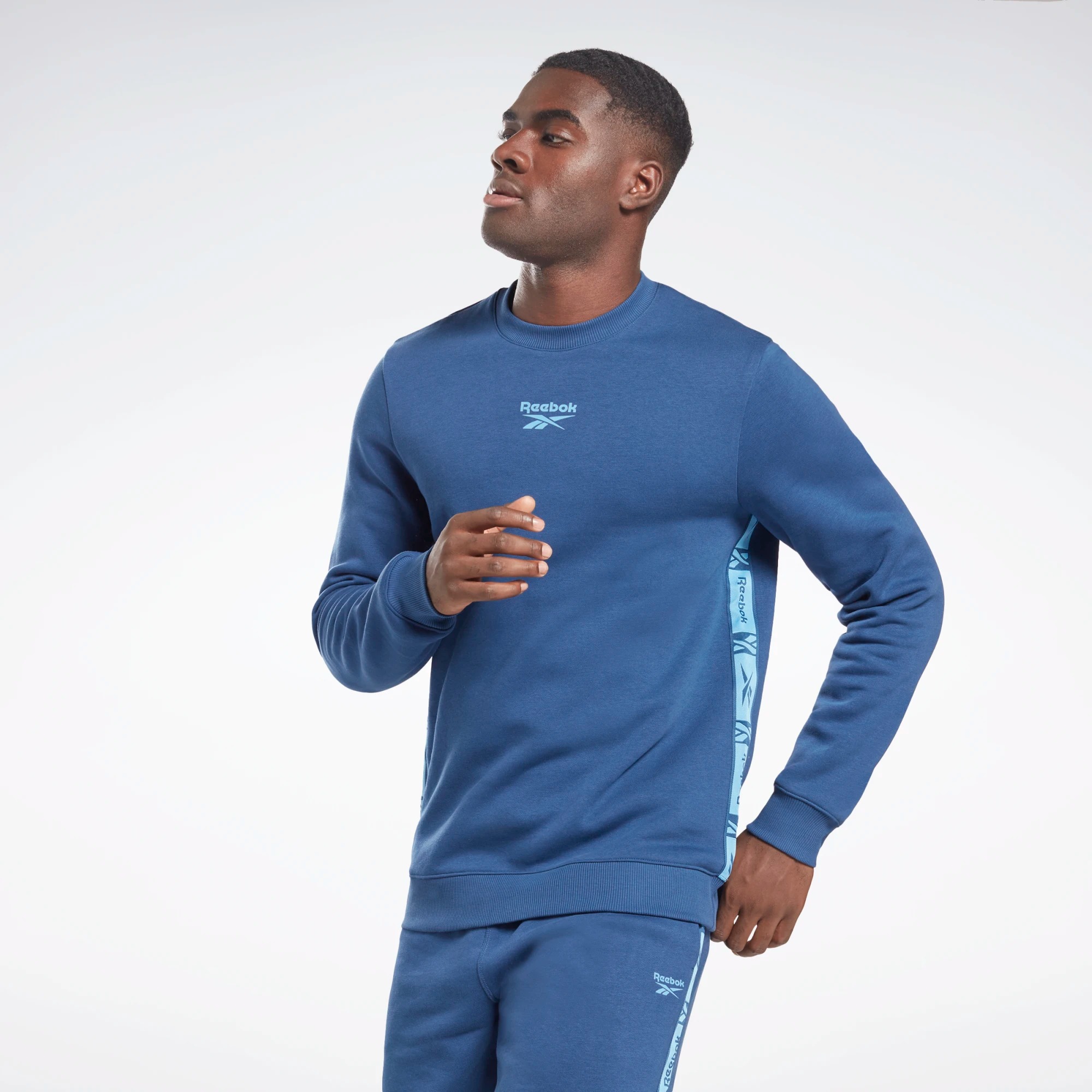 

Свитшот мужской Reebok HB2151 синий M, HB2151