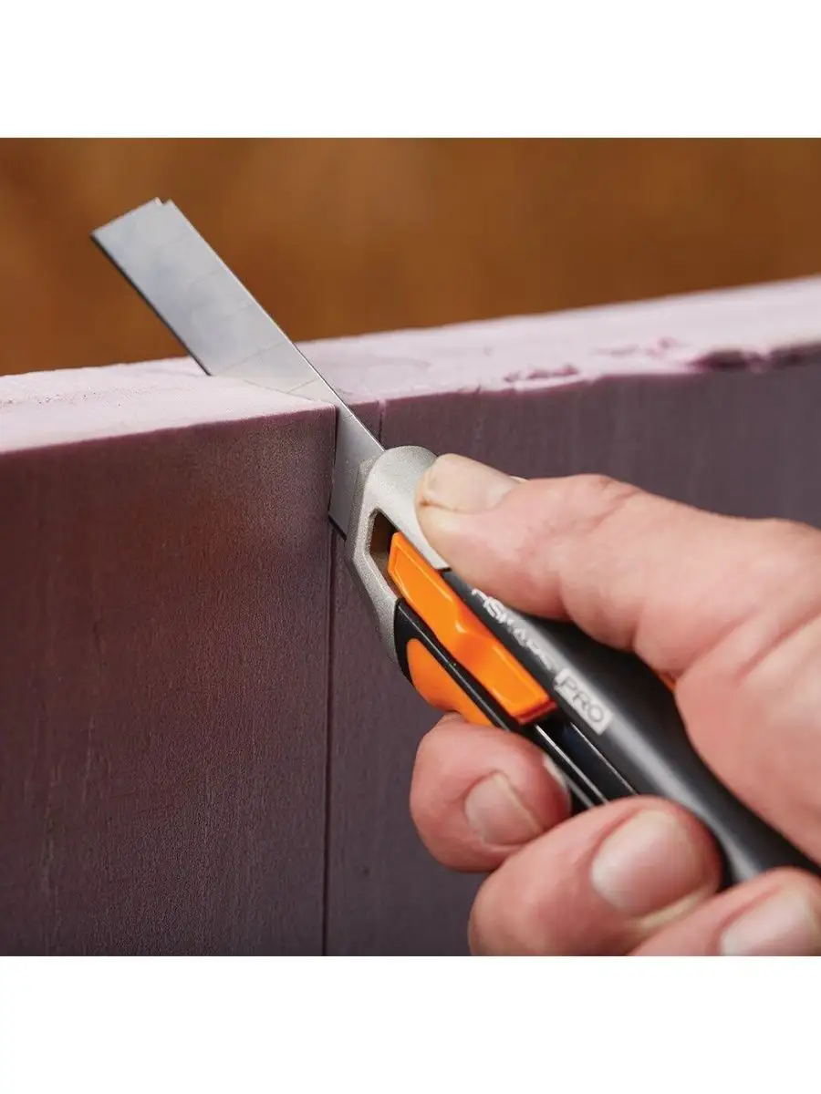 Нож строительный Fiskars CarbonMax 18мм плоскостной металлический секатор fiskars