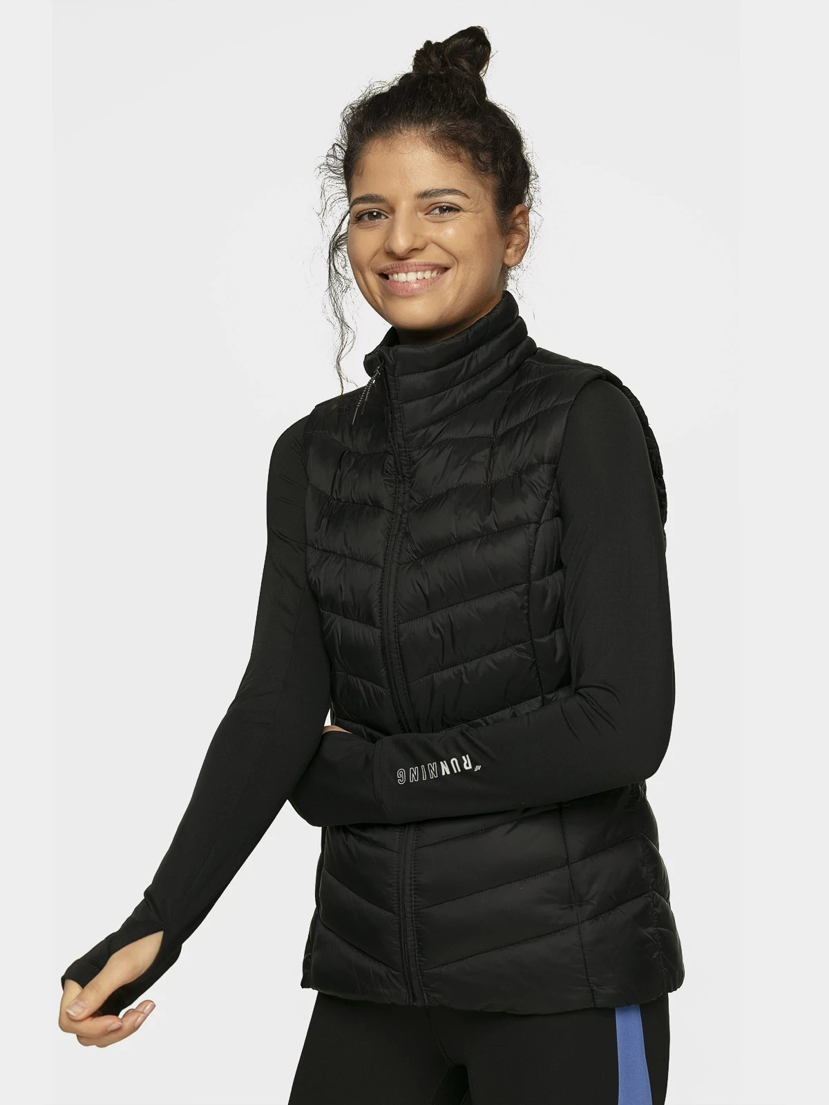 

Утепленный жилет женский 4F H4L21-KUDP001-20S черный 46, H4L21-KUDP001-20S