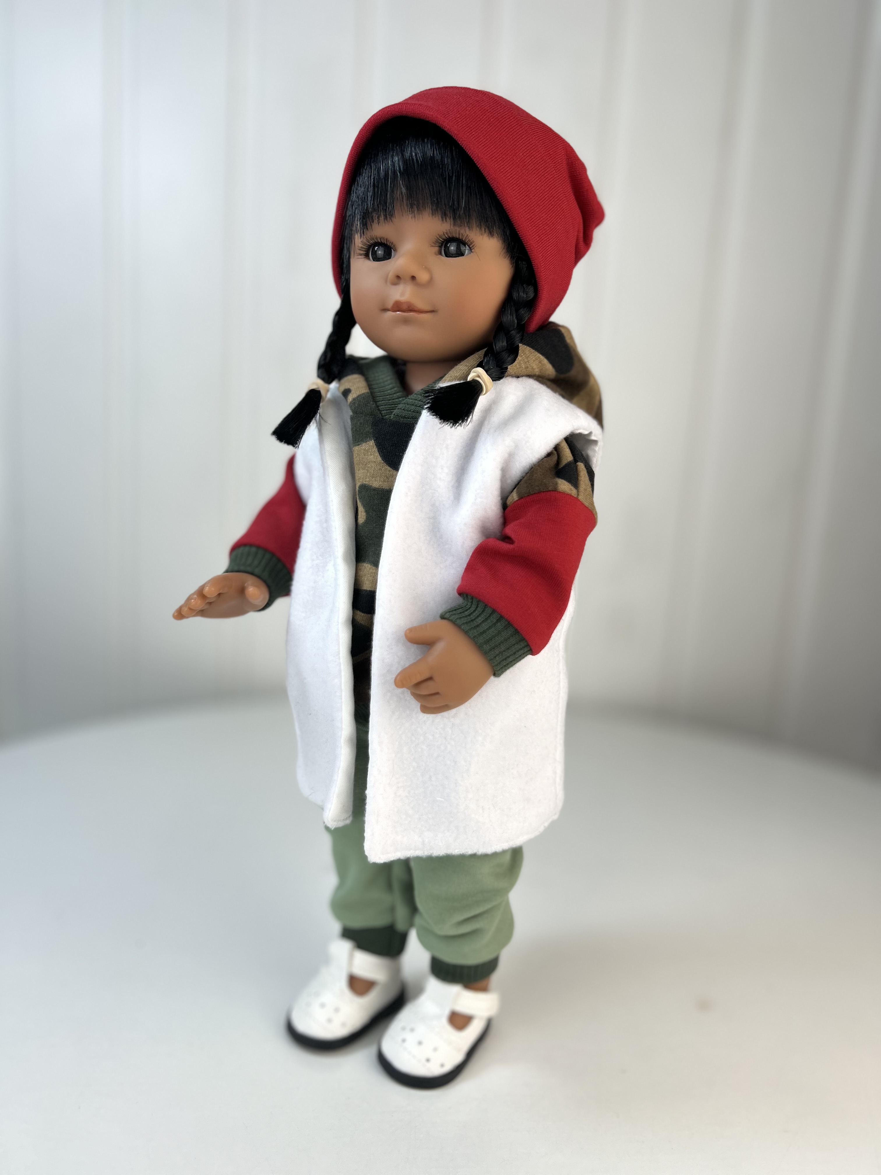 Кукла TuKiTu Мариэтта, брюнетка с косичками, 34 см, 22247K75