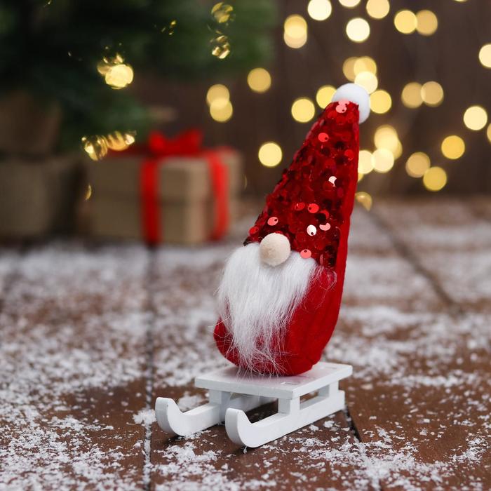 Мягкая игрушка Зимнее волшебство Дед Мороз на санках пайетки, 5х13 см, красный