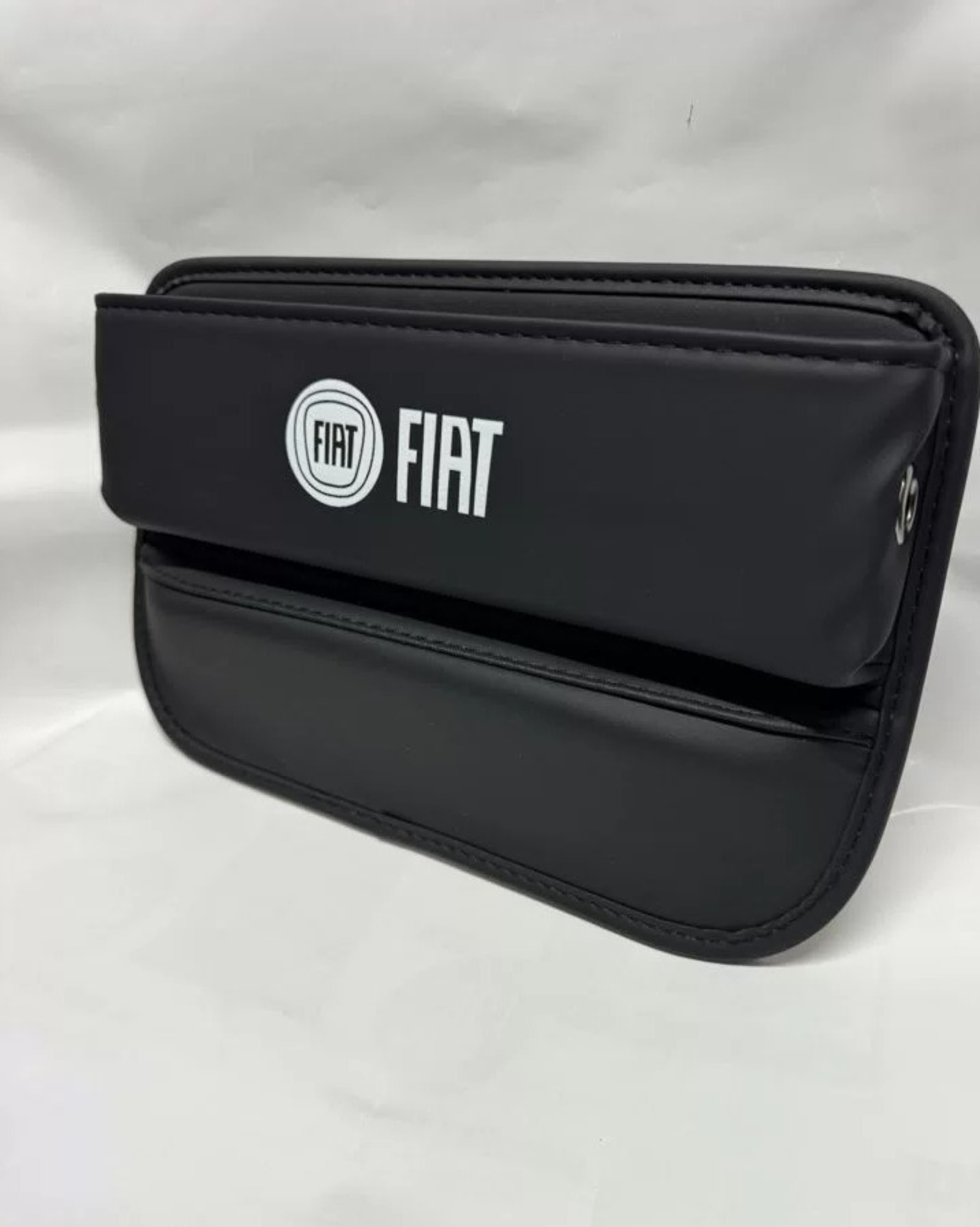

Вставка-органайзер между сидений и консолью с логотипом Fiat, Черный, Автоаксессуары