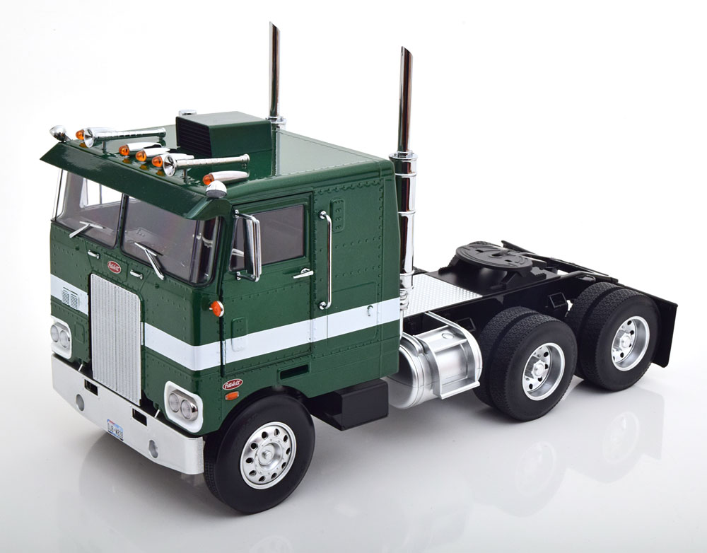 Модель коллекционная ROAD KINGS Peterbilt 352 pacemaker 1977-1979 green metallic white