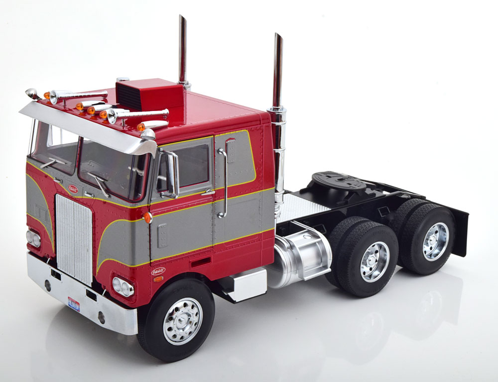 Модель коллекционная ROAD KINGS Peterbilt 352 pacemaker 1977-1979 red metallic silver