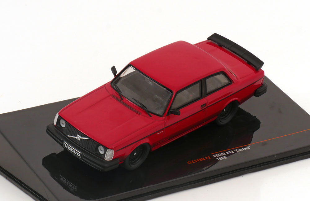 Модель коллекционная IXO Volvo 242 custom 1980 red