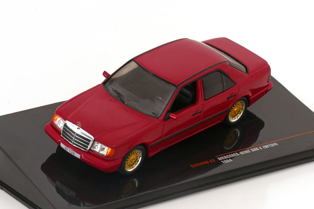 Модель коллекционная IXO Mercedes 300E W124 saloon 1984 red