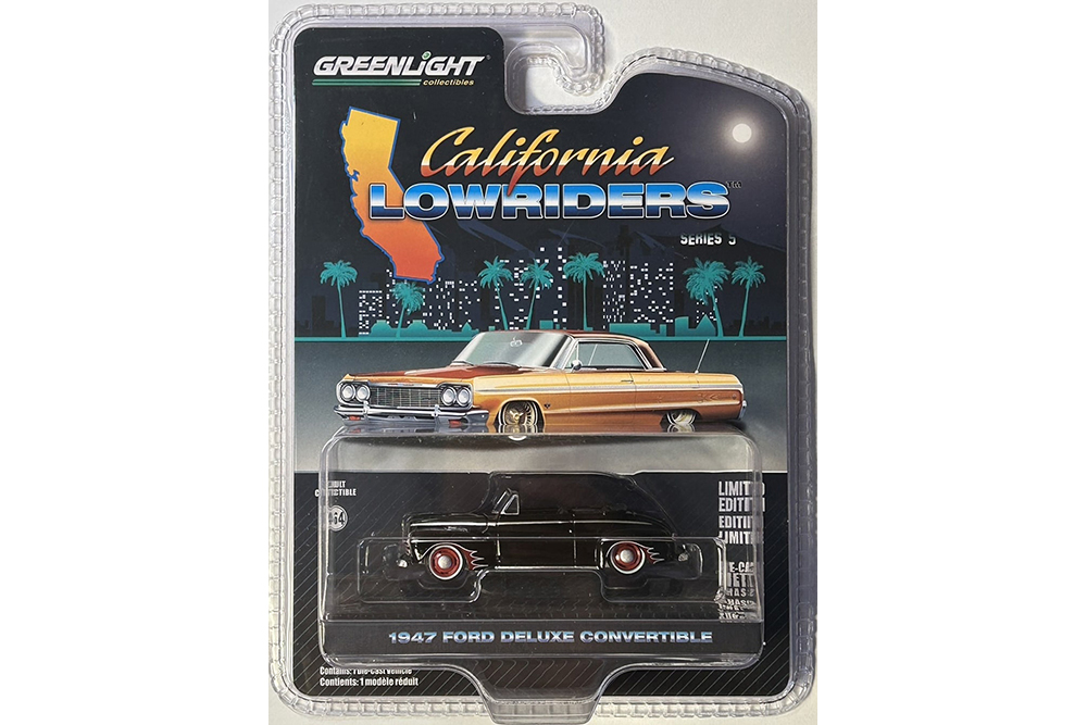 

Модель коллекционная GREENLIGHT Ford deluxe convertible 1947 black/red, Черный