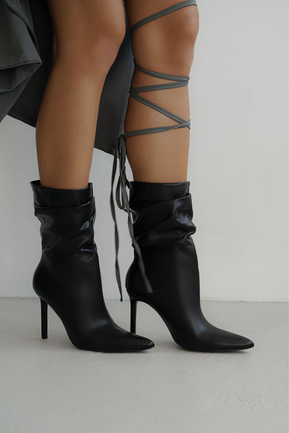 

Полусапоги женские Sbalo sk185 черные 40 RU, Черный, sk185