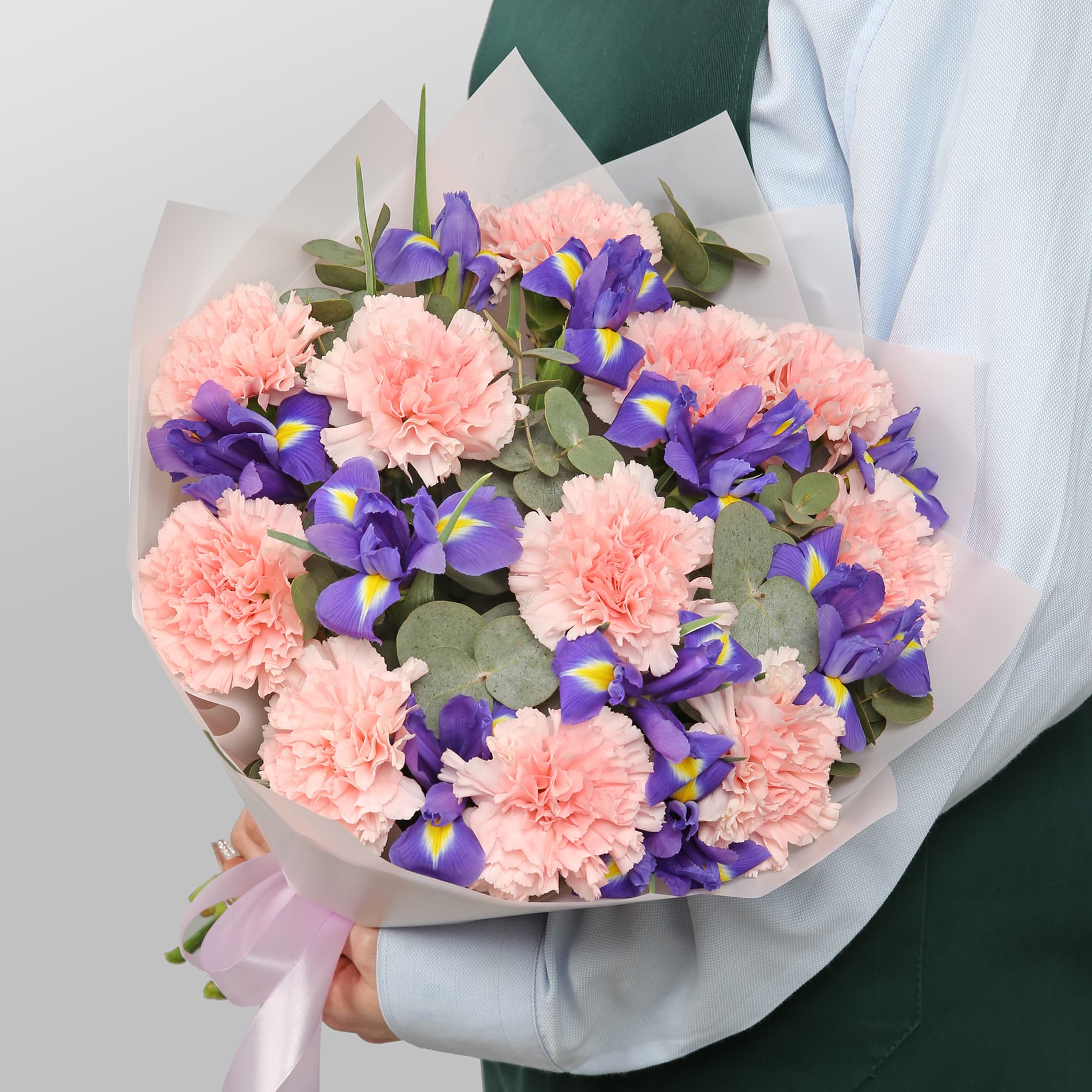 

Букет Studio Floristic диантусов и ирисов 21 шт 55 см Мелодия лета разноцветный