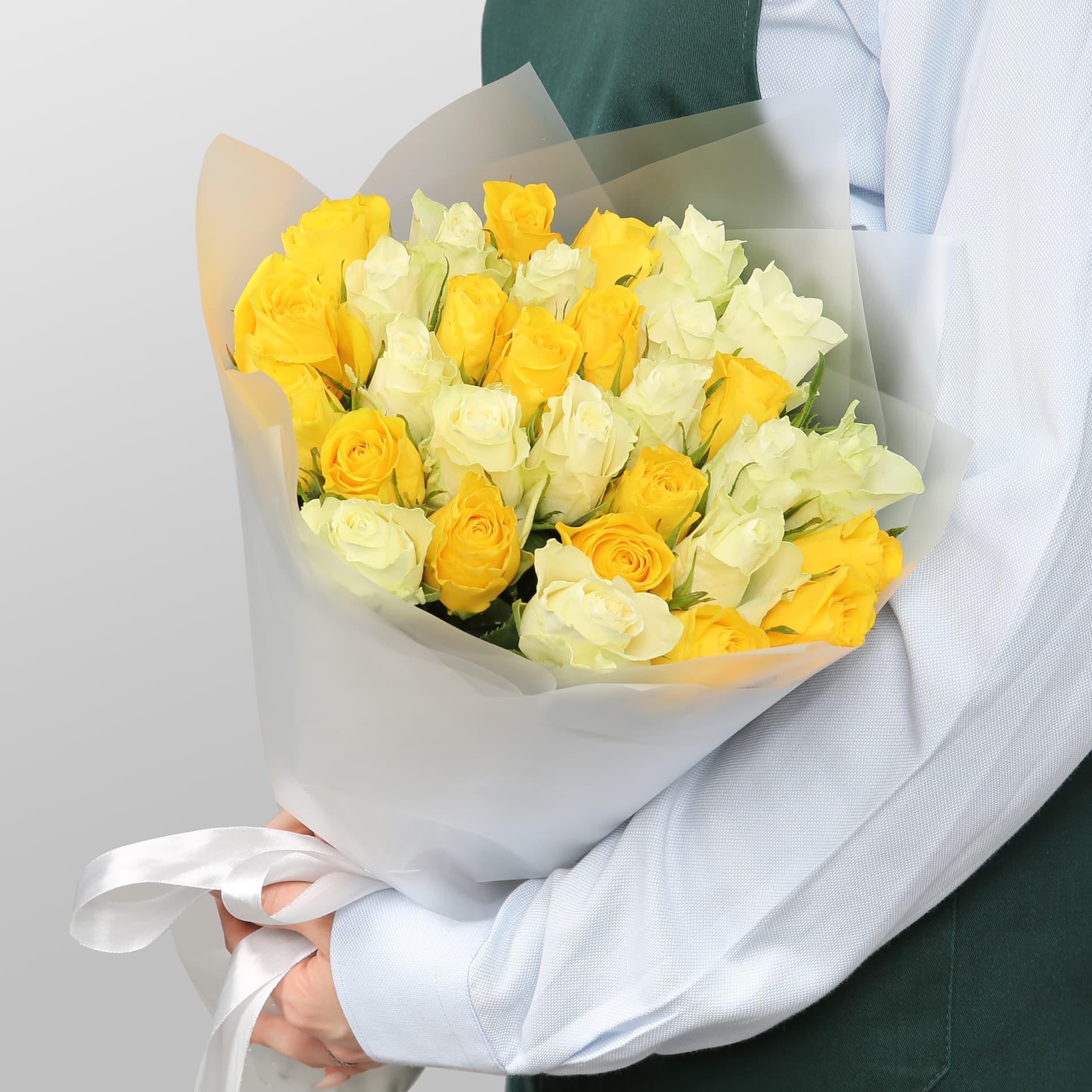 

Букет Studio Floristic роз 31 шт 40 см Тепло солнечного дня разноцветный