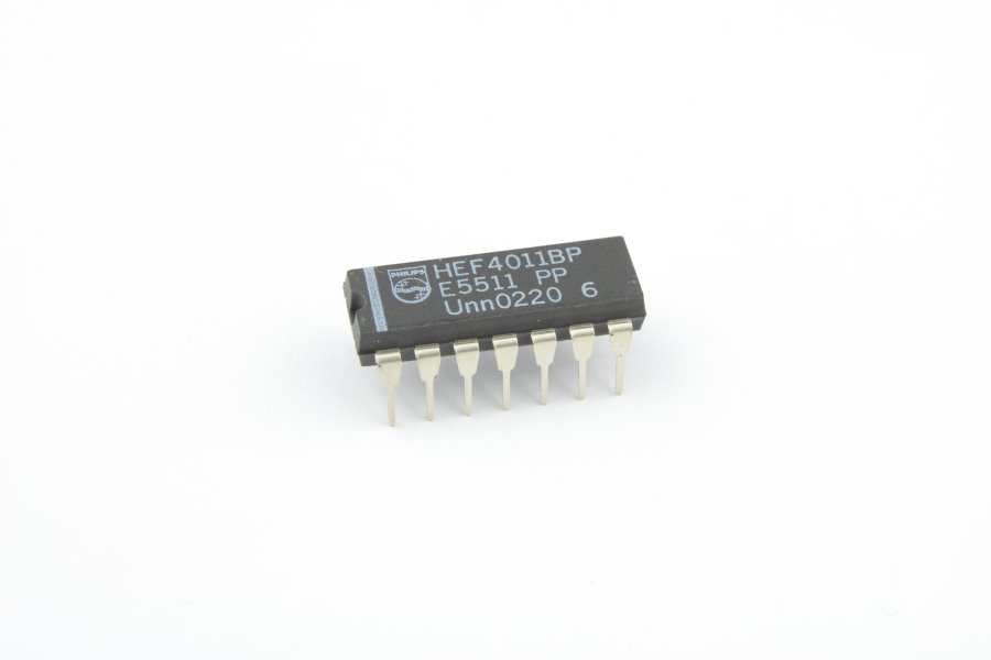 

Микросхема 4011 DIP