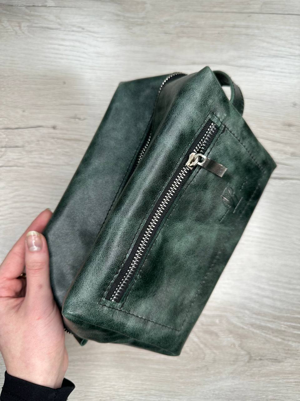 Косметичка унисекс Loran Rouge LrR_21_13 зеленая пулл-ап, 13х13х21 см