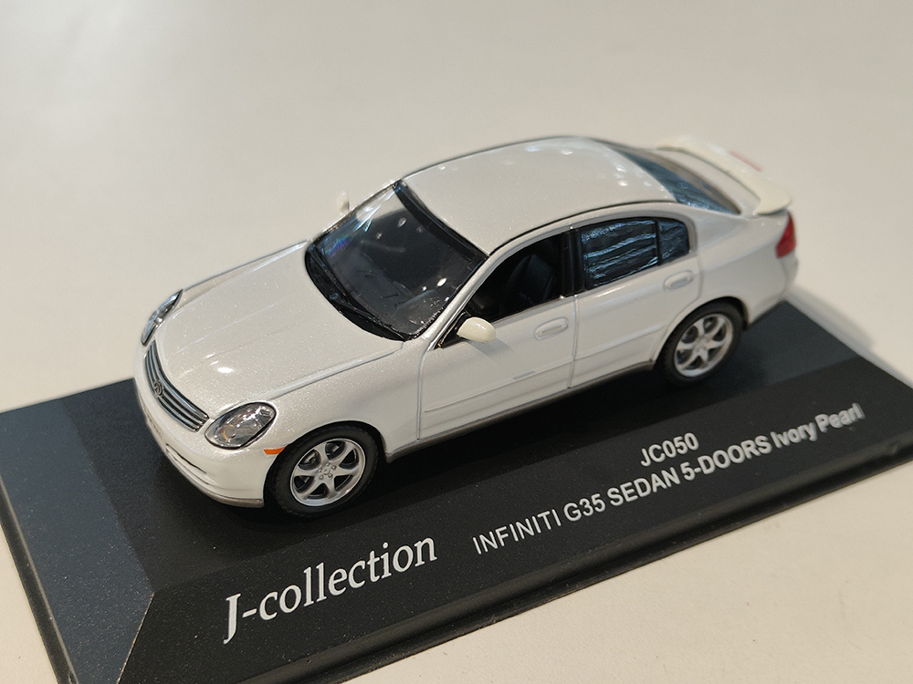 

Infiniti G35 sedan 5-DOORS 2003 белый (бокс может иметь потертости или трещины)