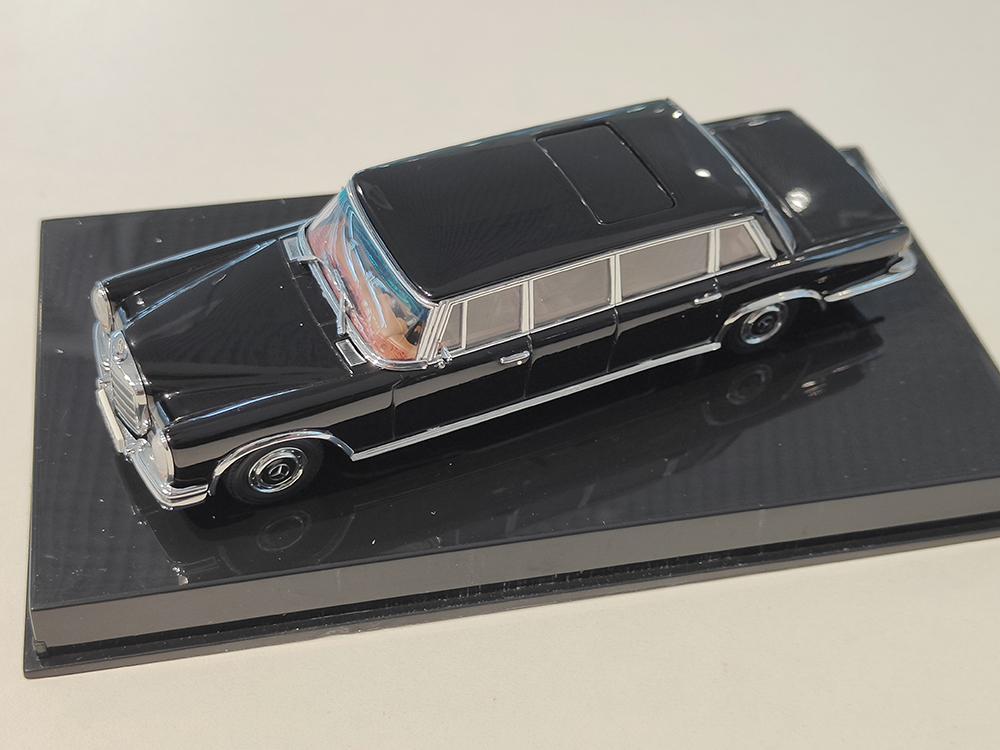 Mercedes W100 600 limousine pullman lwb 1963 черный (бокс может иметь потертости или трещи