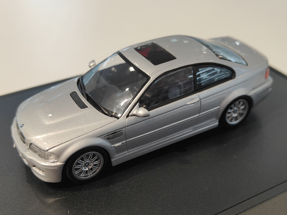 Bmw 3 series M3 (E46) 2000 серебристый (бокс может иметь потертости или трещины)