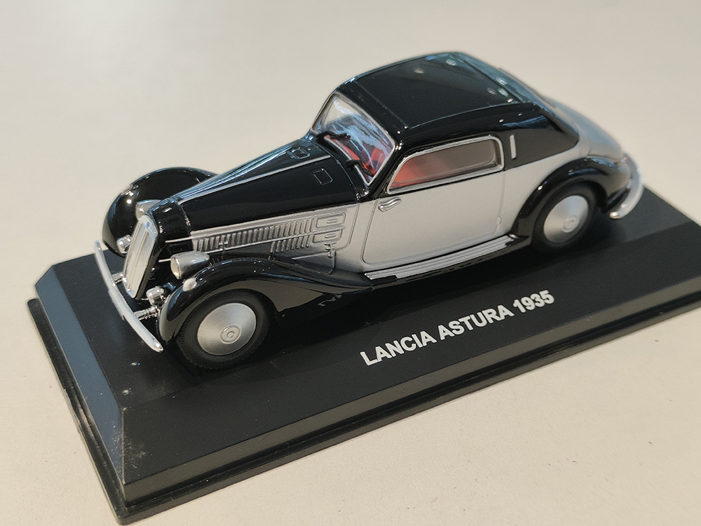 

Lancia astura 1935 серебристый/черный (бокс может иметь потертости или трещины)