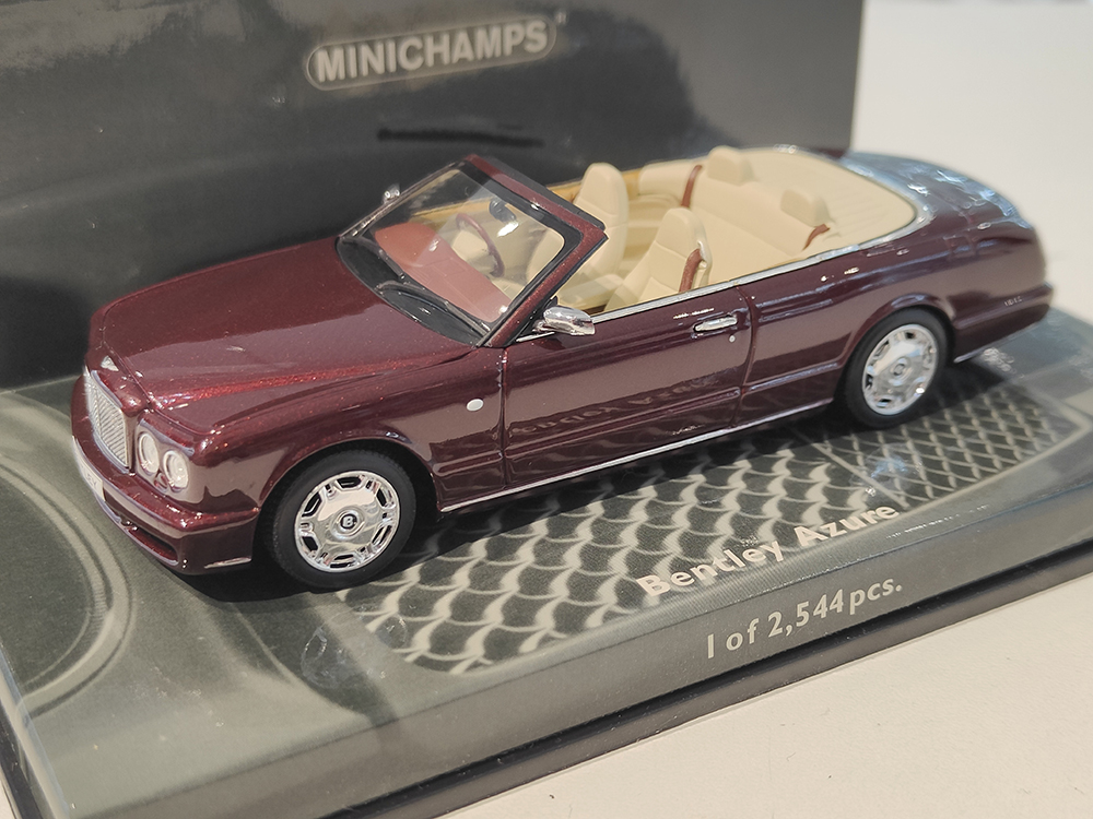 

Модель коллекционная Bentley azure 2006 бордовый (бокс может иметь потертости или трещины)