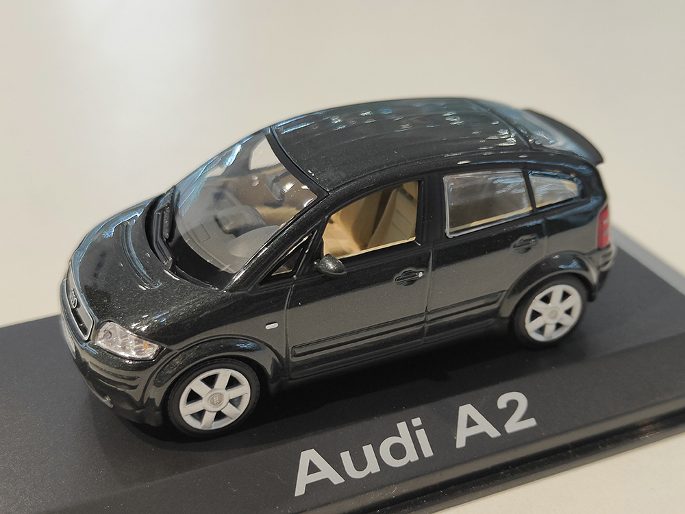 

Audi A2 1999 dark green metallic / ауди А2 зеленый (бокс может иметь потертости или трещин