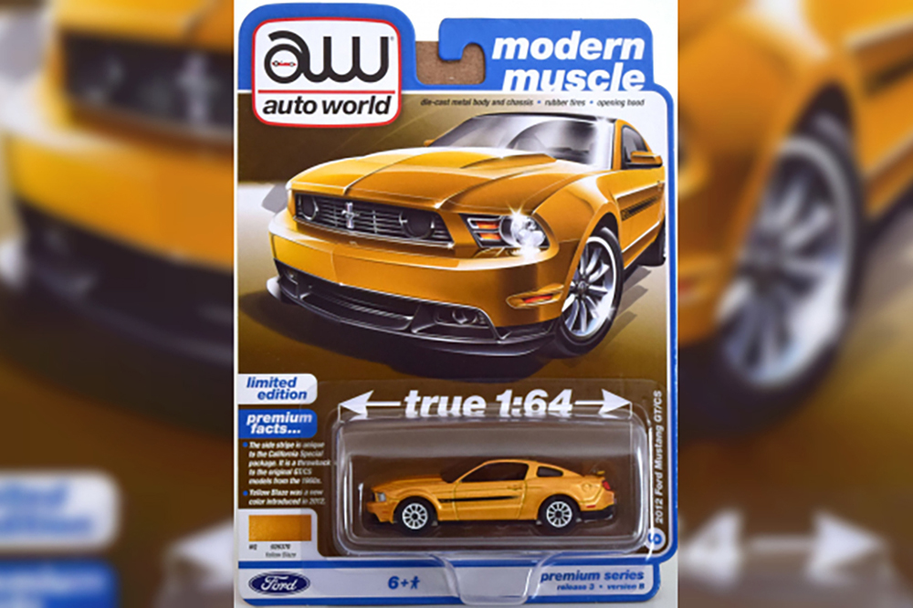 Модель коллекционная AUTO WORLD Ford mustang gt/cs (2012), yellow metallic black