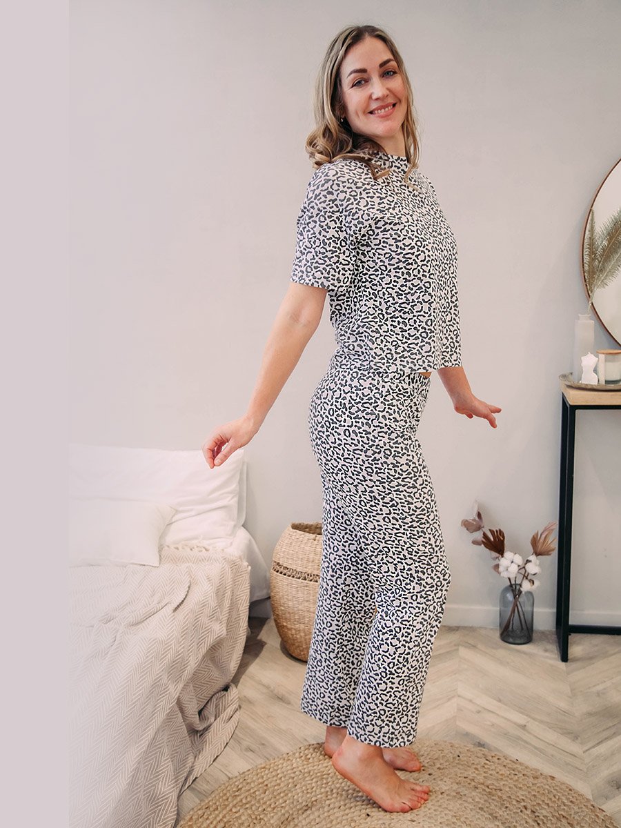 

Пижама женская Сказка Лео коричневая 46 RU, Лео