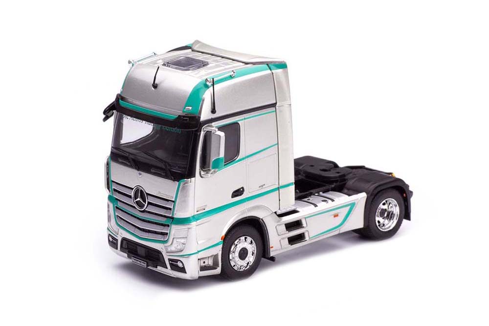 

Модель коллекционная IXO Mercedes actros MP4 2011 silver, Серебристый