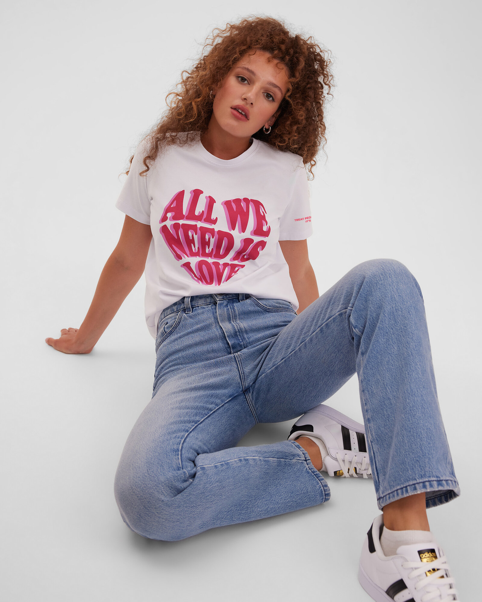 

Футболка женская BARMARISKA фж-б0320 белая 48 RU, фж-б0320